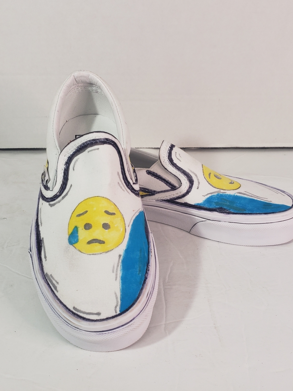 Vans Kids White Slip-On Sneakers with Yellow Sad Emoji and Blue Accents Sz: 3.5